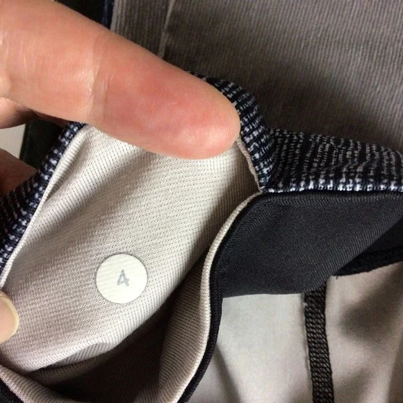 Lululemon | Black Gray Wunder Under Capri Leggings 4 - Picture 5 of 6